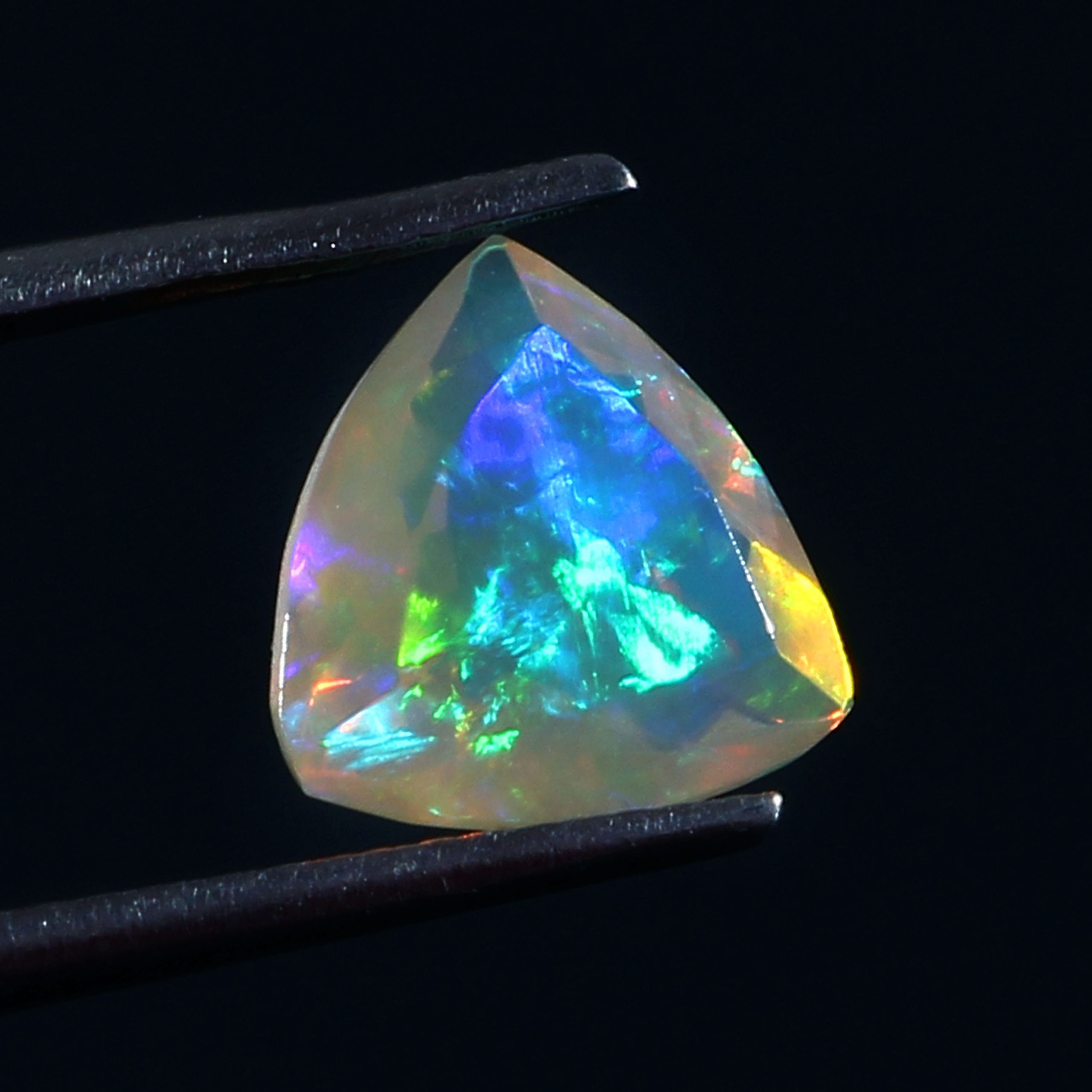AAA Quality Natural Welo Fire Black Ethiopian Opal Trillion Shape Faceted Gemstone For Jewelry 10X10X5 mm Black Opal Gemstone 1.4 Ct