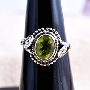 Natural Peridot & Solid 925 Sterling Silver Gemstone Ring - R 1390