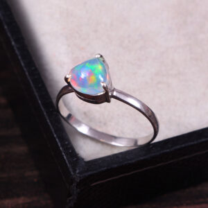 Natural Ethiopian White Opal 925 Sterling Silver Gemstone Ring - R309